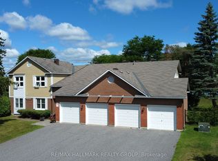 218 Equestrian Dr #72, Ottawa, ON K2M1E2