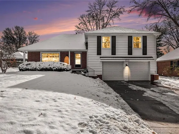 5531 W 98th Pl, Overland Park, KS 66207