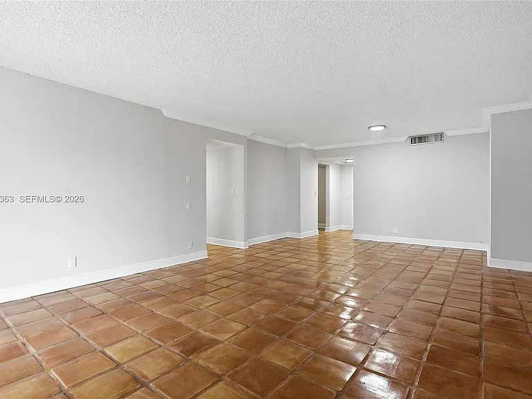 2500 Parkview Dr #415 — Photo 8