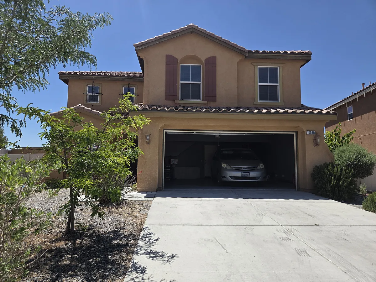 Zoom front - 16090 Acoma Way