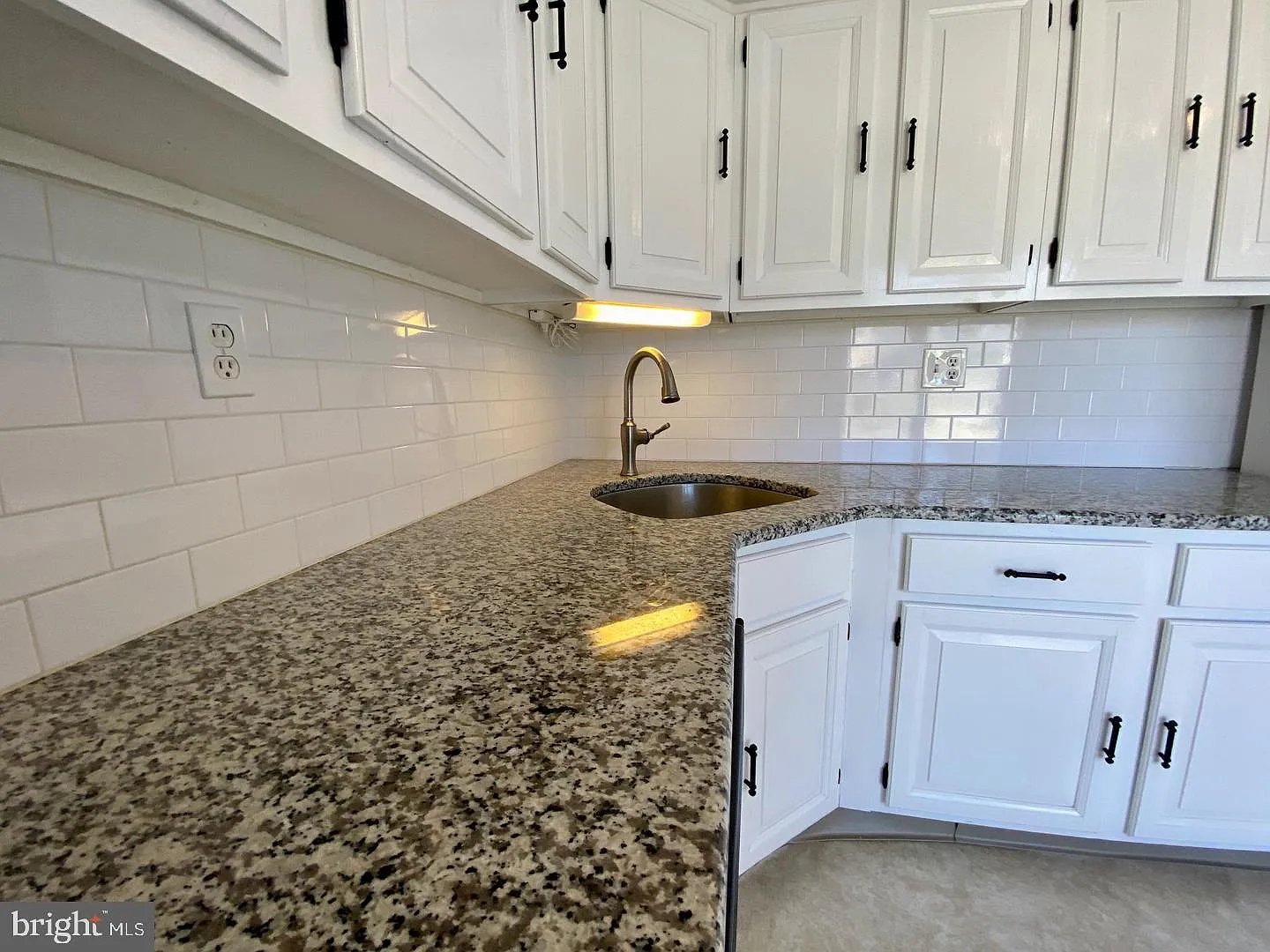 2 bed, 2.0 bath, 2654 sqft, $2,400 — Photo 4