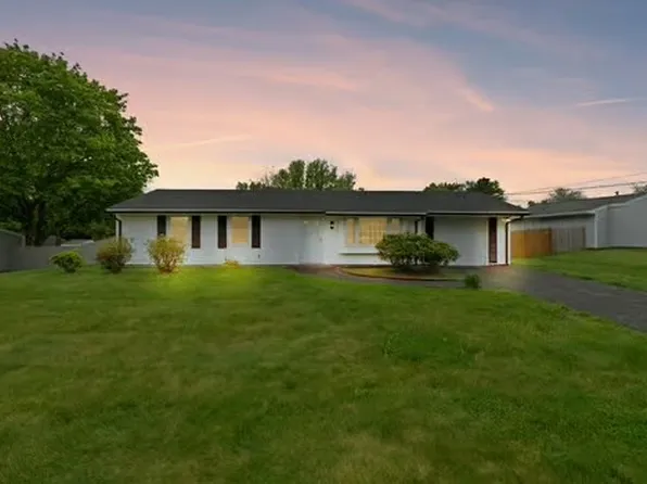 59 Hopkins Rd, Brockton, MA 02302