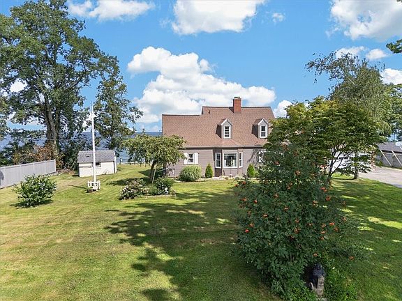 3rd image of 3113 Lake Rd