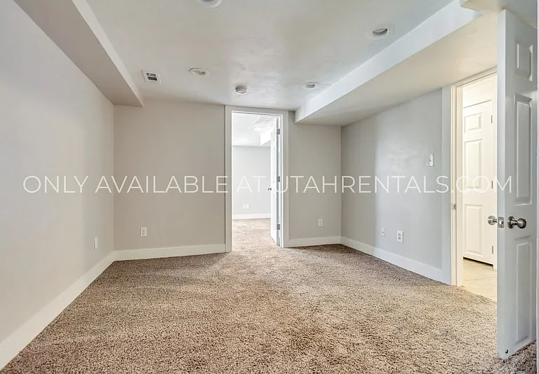 411 W Main St — Photo 29