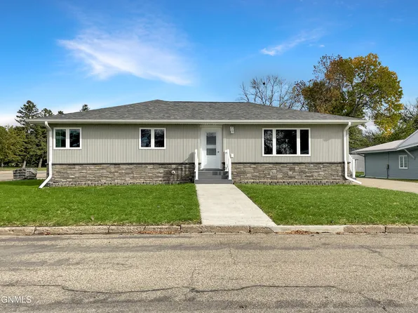 486 11th Ave N, Carrington, ND 58421