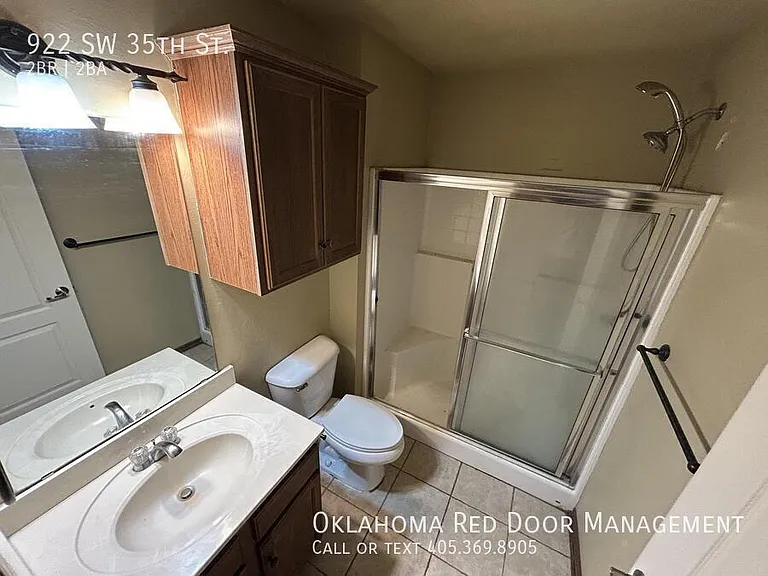 922 SW 35th St — Photo 5