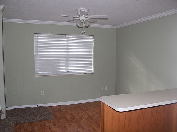 LIVING/KITCHEN