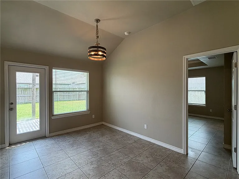 8033 Cormorant Dr — Photo 10