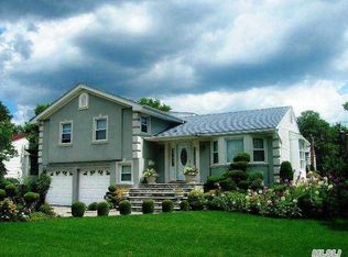 52 Shelbourne Ln, Manhasset Hills, NY 11040