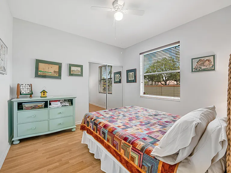 9543 Crescent View Dr N — Photo 32