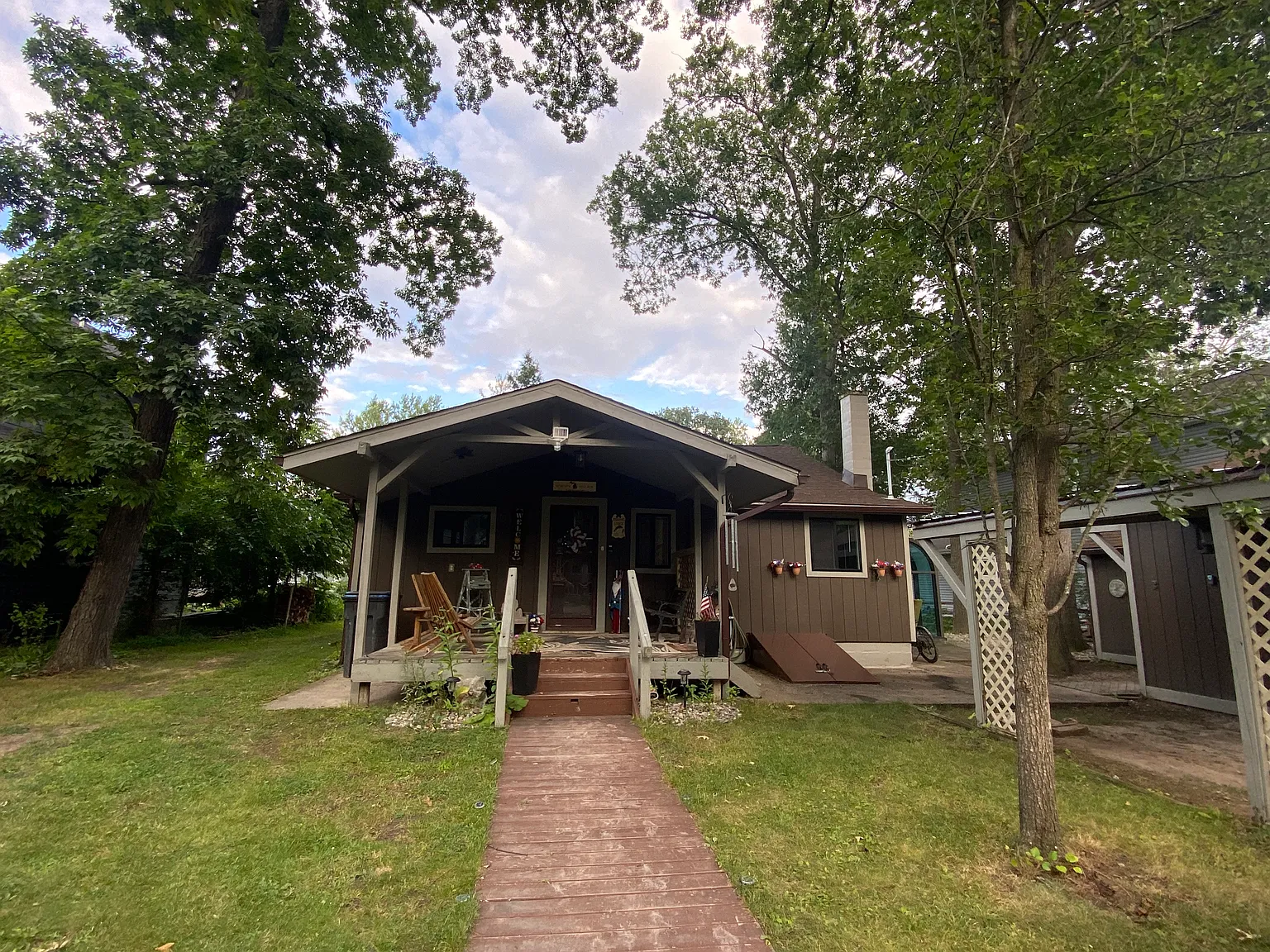 3 bed, 990 sqft, $2,000 — Photo 1