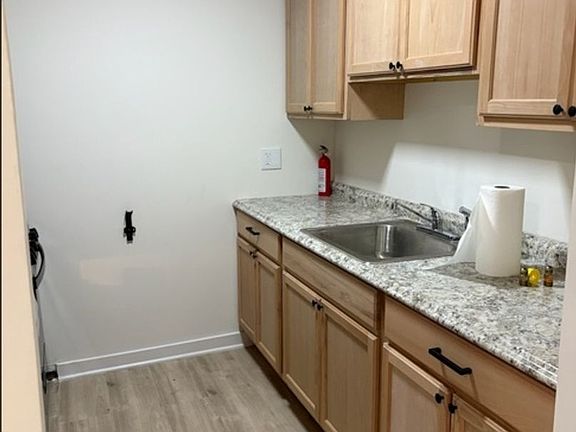 3rd image of 9440 Woodbridge Rd APT A