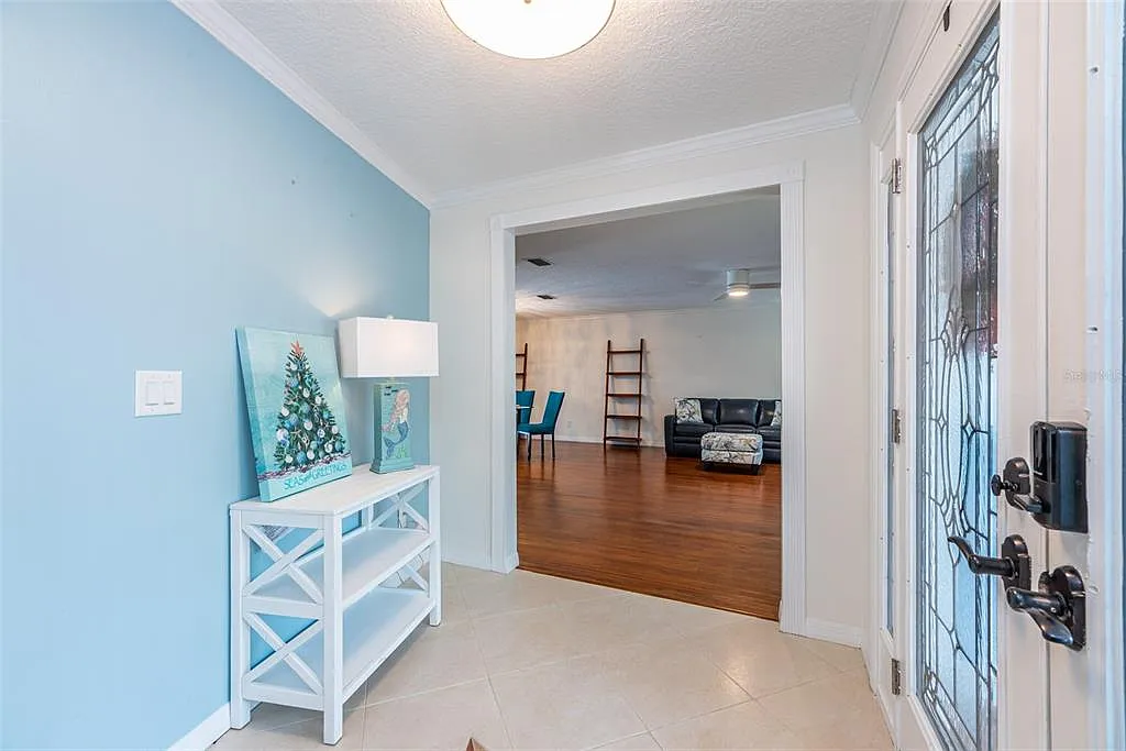 3 bed, 2.0 bath, 1791 sqft, $5,600 — Photo 3