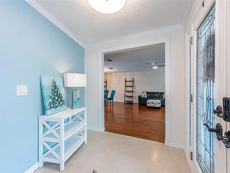 910 Chipaway Dr — Photo 3