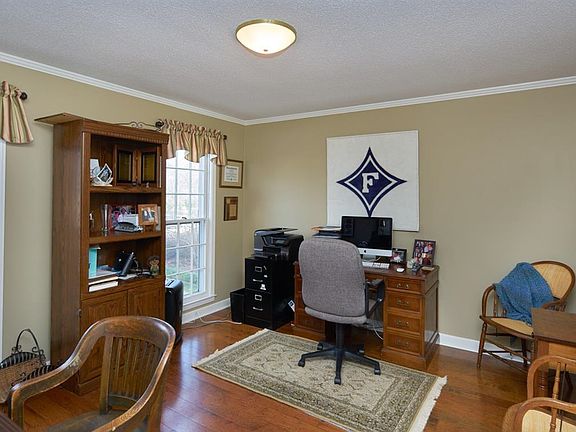 4th image of 100 Oak Creek Ln