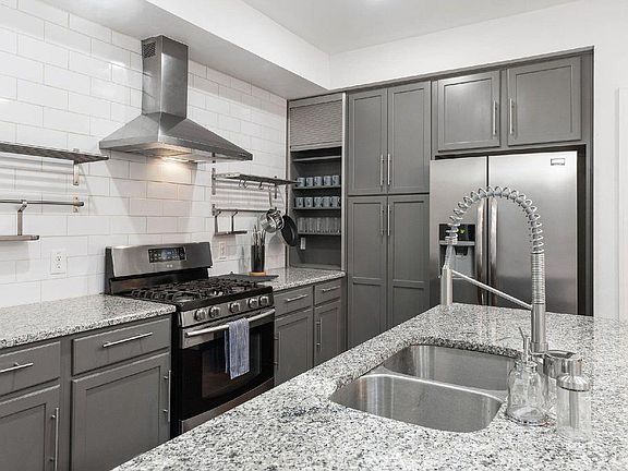 5th image of 1505 Rockdale Cir #A