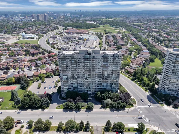 350 Webb Dr #112, Mississauga, ON L5B 3W4