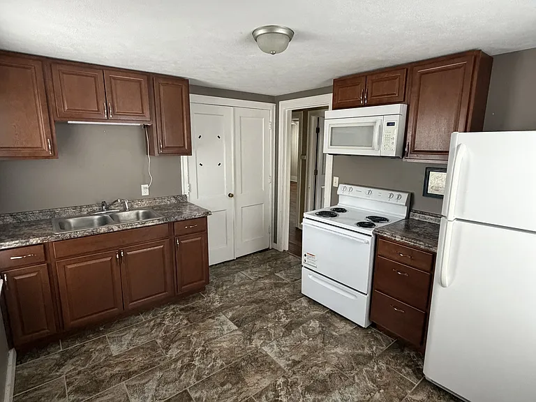 423 W Lawrence Ave #2 — Photo 1