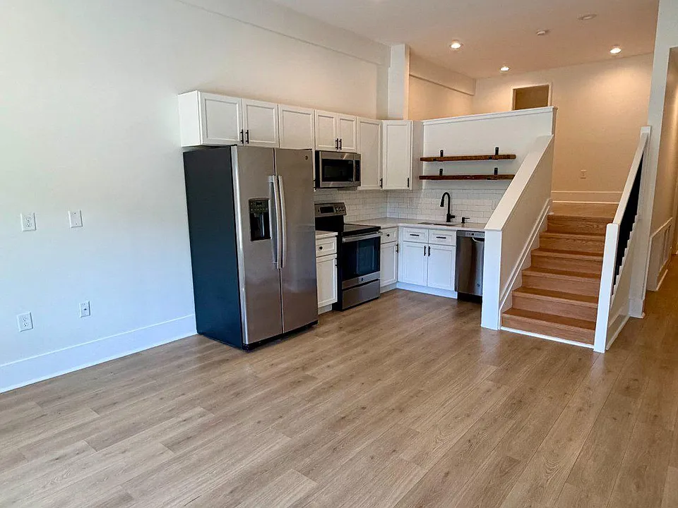 631 S Broadway #202
