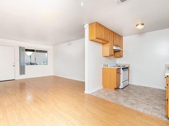 4th image of 1100 Victoria St APT D
