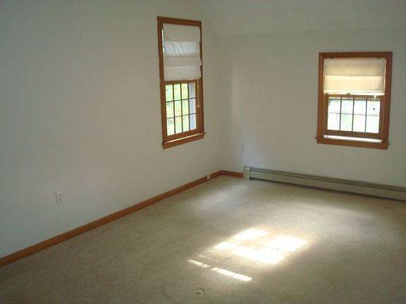 5th image of 10 Tall Pines Dr