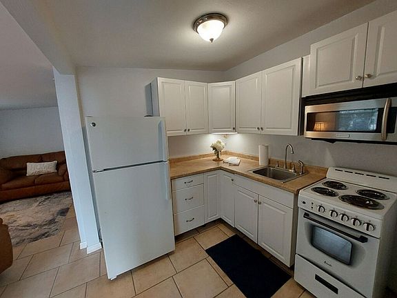 3rd image of 17 E Magnolia Ave #C