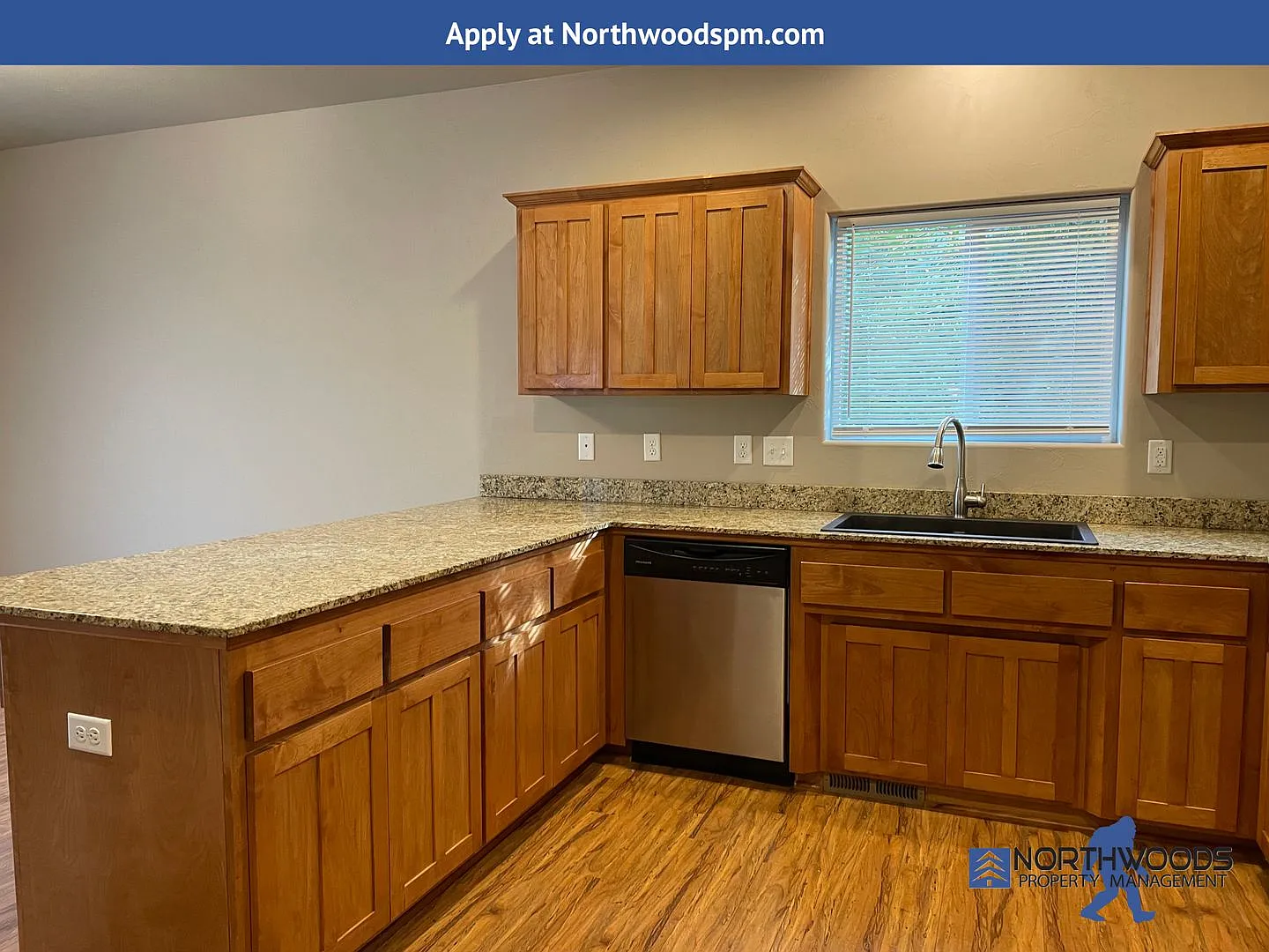 Beautiful 3 Bedroom 2.5 Bath 2 Story Home — Photo 4