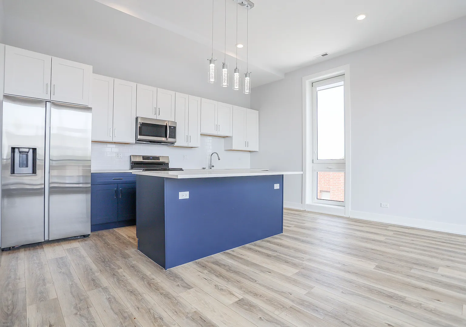 2 bed, 1100 sqft, $3,250 — Photo 2