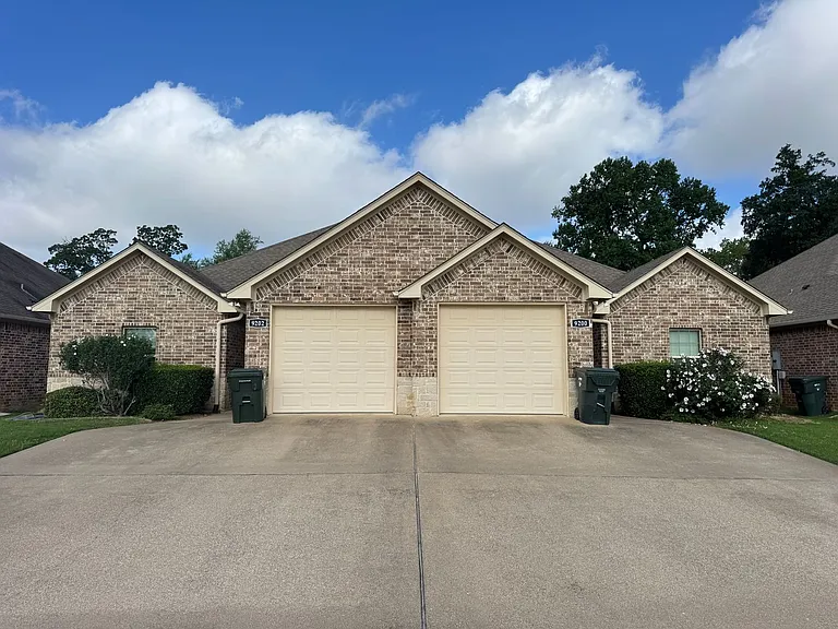 9100 Shadow Oak Dr — Photo 1