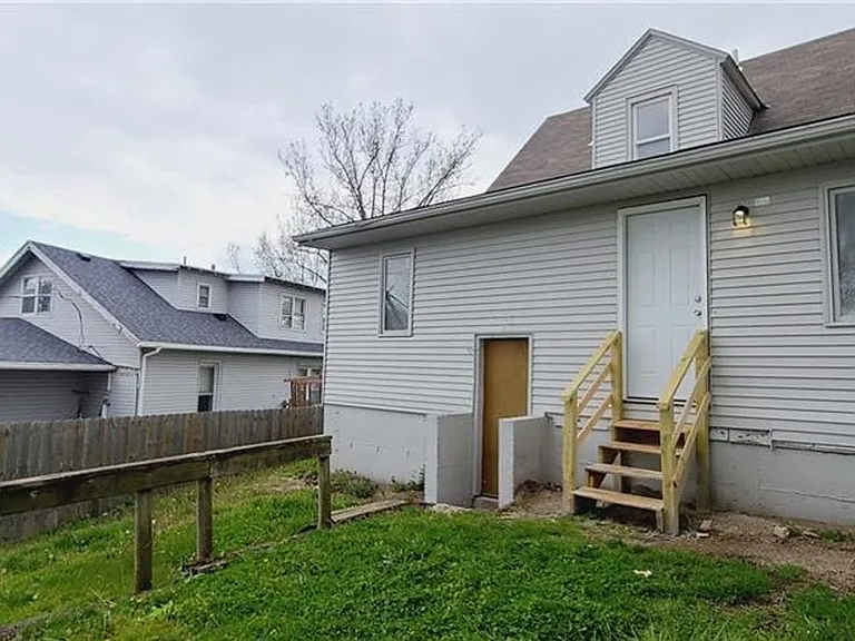 139 S Maple St — Photo 13