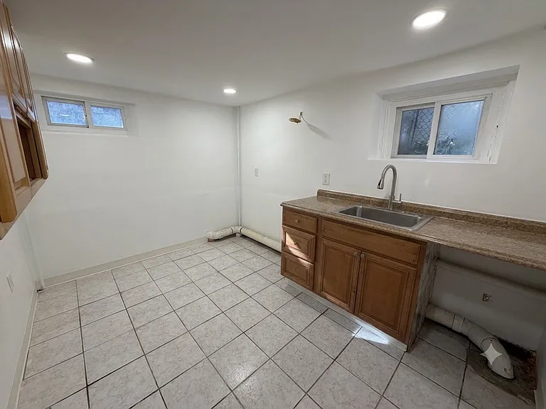 85 Arlington Ave — Photo 6