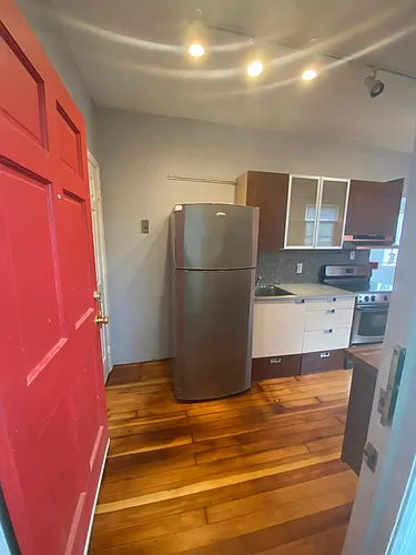 211 Main St #3 Photo 1
