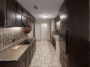 1915 River Bend Rd, Arlington, TX 76014