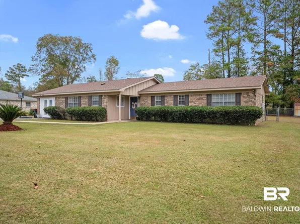 606 Hutchinson Ave, Bay Minette, AL 36507