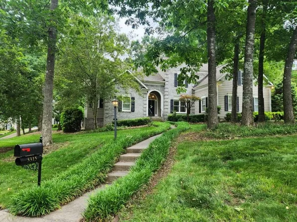 3315 Parting Brook Ct, Charlotte, NC 28210