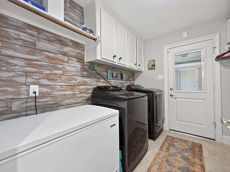 746 Stone Mountain Dr — Photo 17