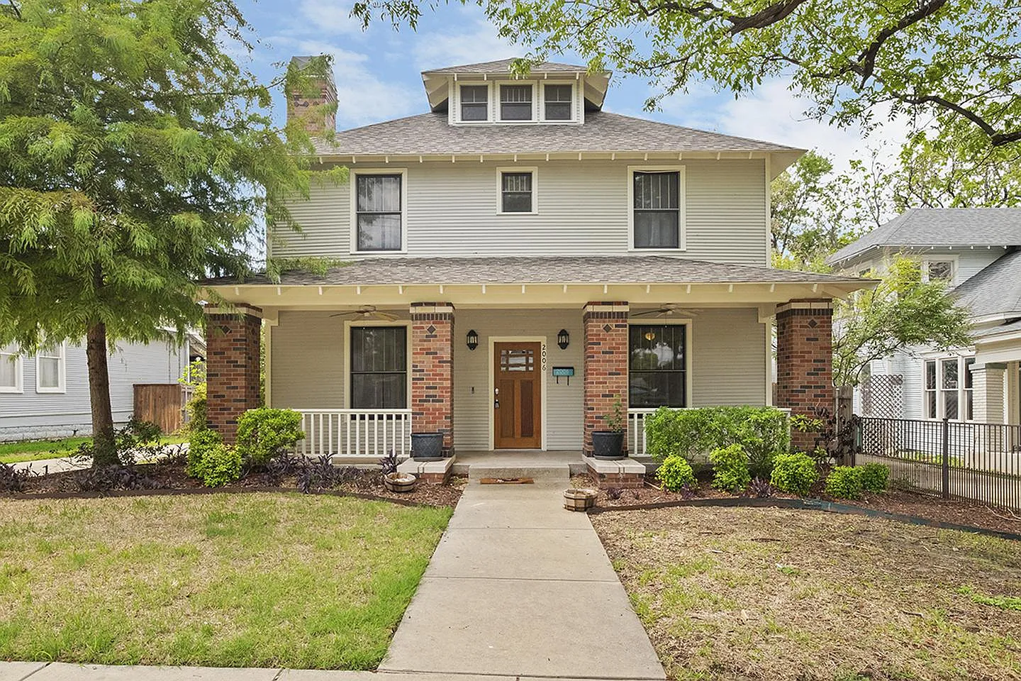 Modern four square Fort Worth home in Fairmount Historic District — Photo 2