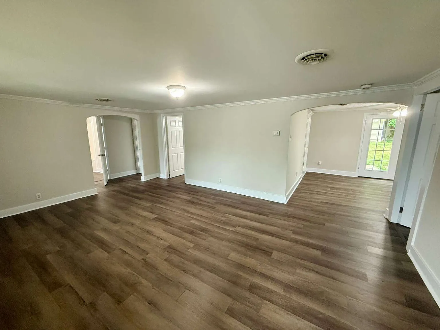3 bed, 1.0 bath, 1168 sqft, $1,450 — Photo 2