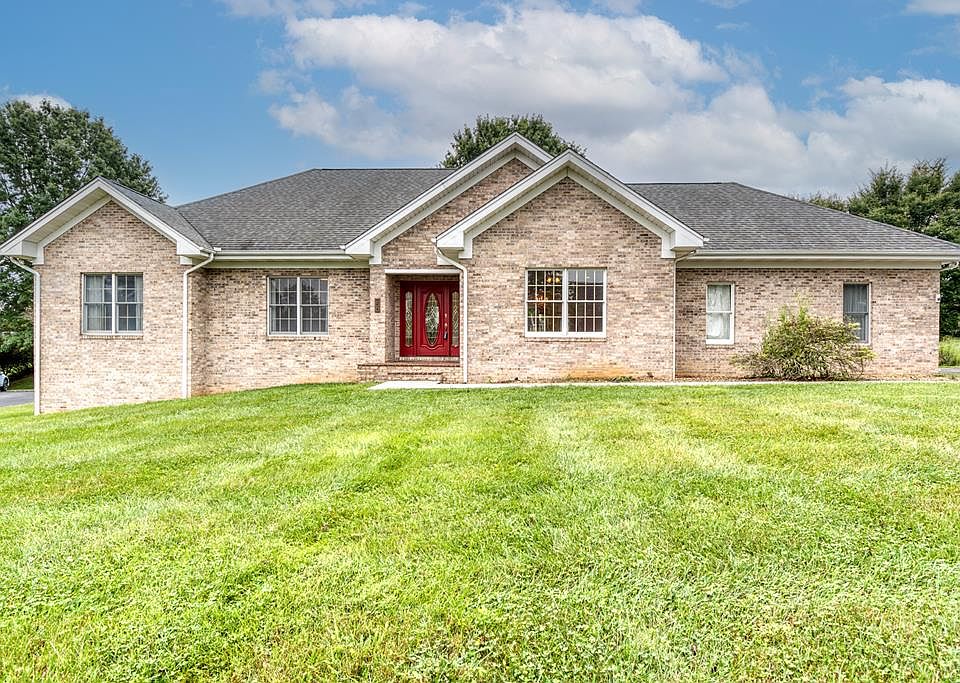1st image of 330 Pinehurst Ct