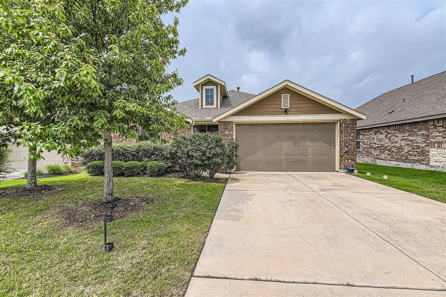 4 bed, 2.5 bath, 2118 sqft, $2,200 — Photo 1