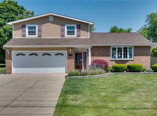 7610 Colonial Dr, Niagara Falls, NY 14305
