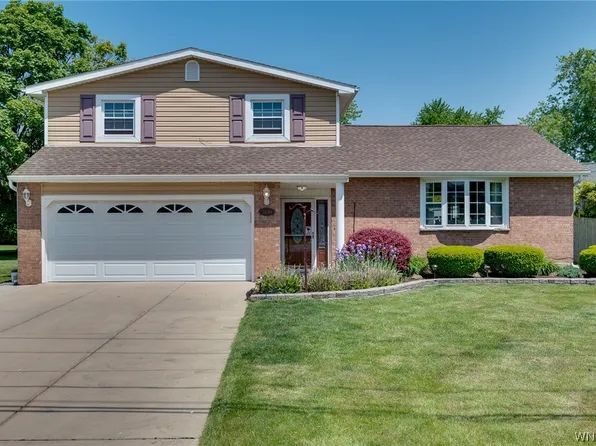 7610 Colonial Dr, Niagara Falls, NY 14305