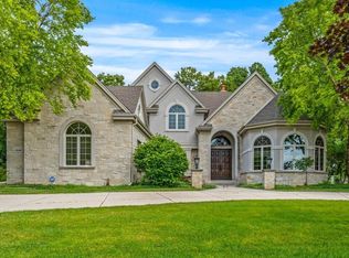 19140 Edmonton Dr, Brookfield, WI 53045