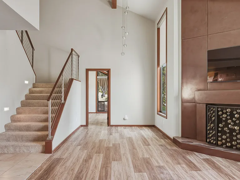 28000 Oakshire Dr — Photo 3