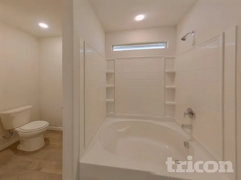 9216 Castorian Dr — Photo 9