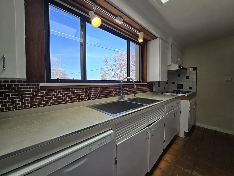 4557 Trinity Dr — Photo 14