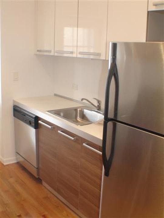 2nd image of 1214 W Foster Ave