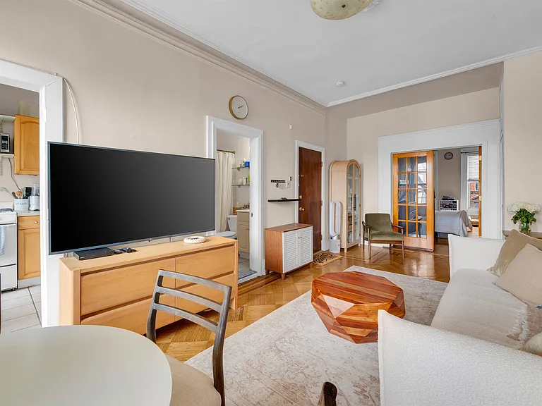 612 Hudson St #3 — Photo 4