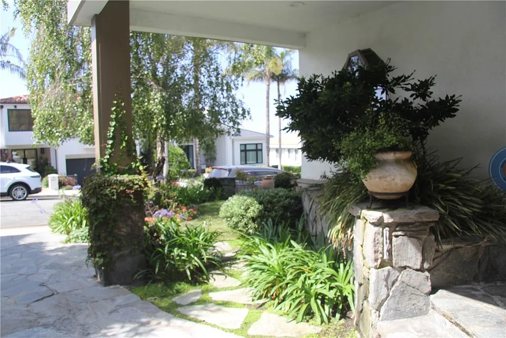 4 bed, 2.5 bath, 2914 sqft, $16,000 — Photo 3