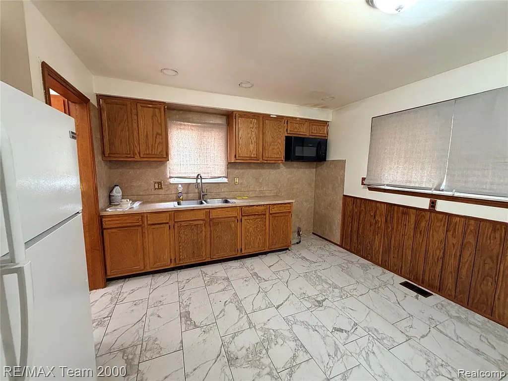 3 bed, 2.0 bath, 1749 sqft, $1,750 — Photo 3